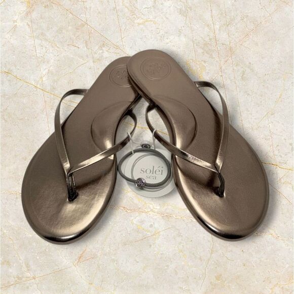 NWT Solei Sea Indie Flip-Flop Sandals in Metallic Pewter Sizes 8, 9, 10 - Picture 1 of 7
